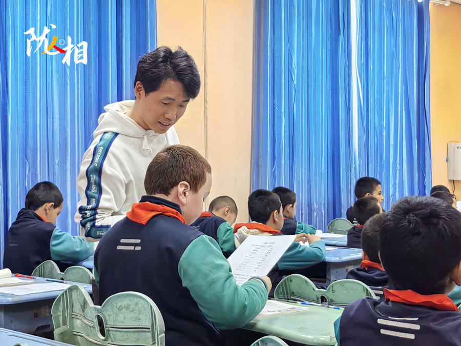 青春华章：从祁连山到天山 韩云峰闪耀讲台
